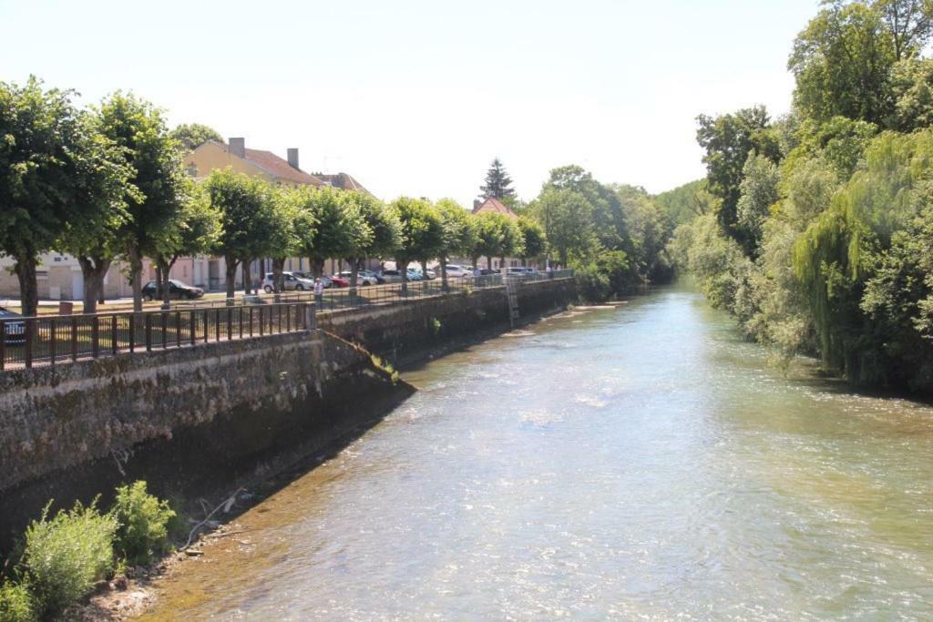 Отель Le Saint Hubert Arcis-sur-Aube Экстерьер фото